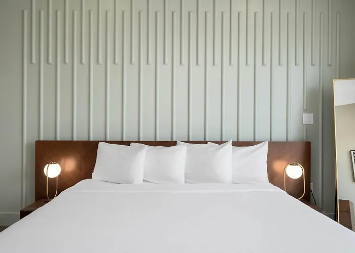 The Lux At Craftsman - Old Town Penthouse 2 *
