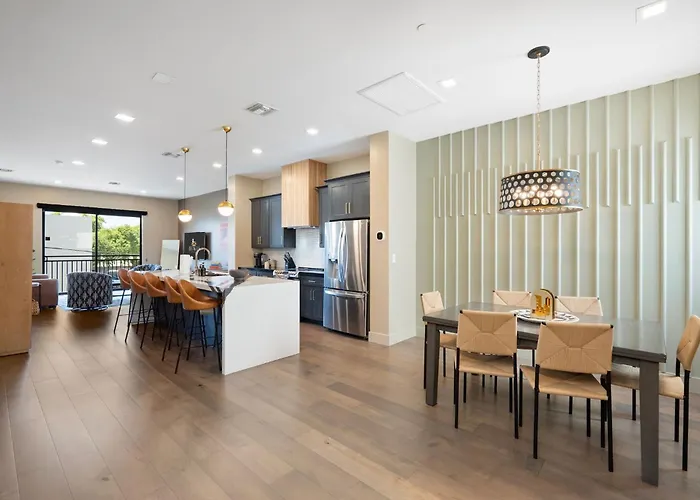 The Lux At Craftsman - Old Town Penthouse 2