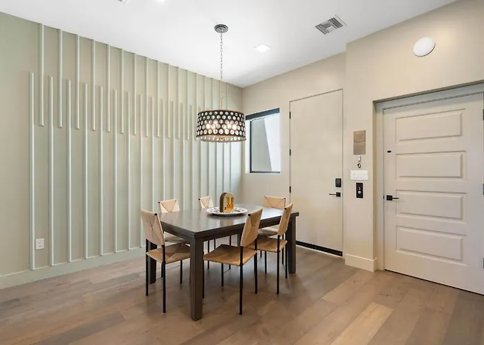 The Lux At Craftsman - Old Town Penthouse 2 Holiday home *