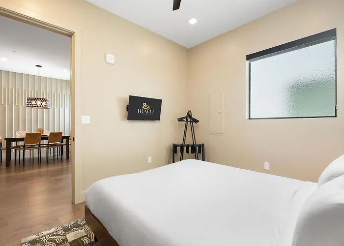 The Lux At Craftsman - Old Town Penthouse 2 Holiday home